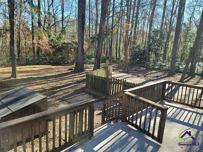3 bed, 2.0 bath, 1391 sqft, $1,595 — Photo 3