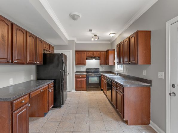 lexington-kentucky-446956486 picture