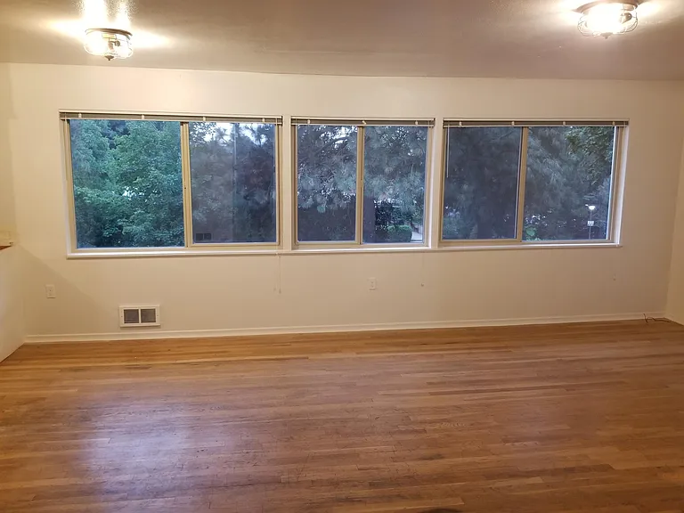 1610 NE Gaines Rd #A — Photo 5