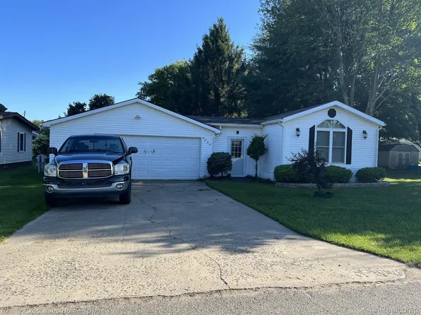 4054 Western Dr, Croswell, MI 48422