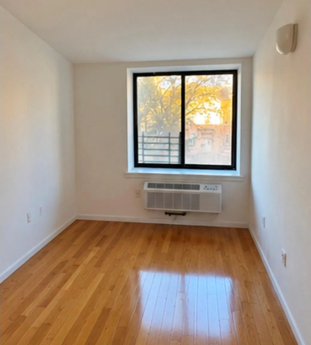 8834 161st St — Photo 3