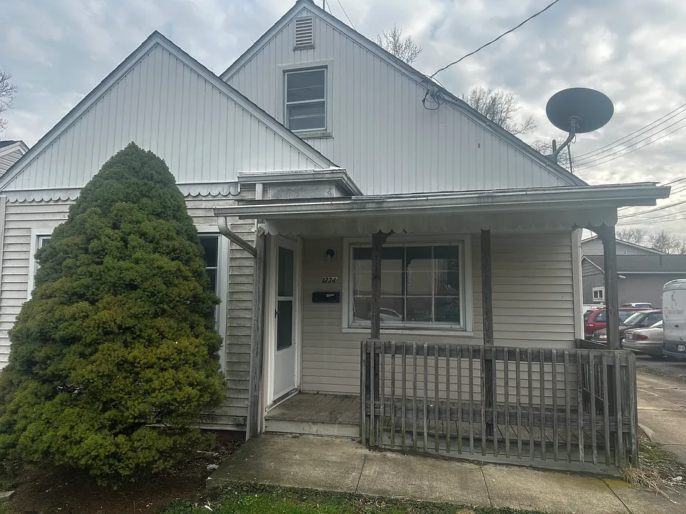 1234 Sackett Ave
