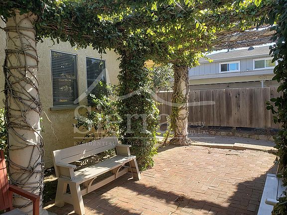 2nd image of 1616 De La Vina St APT B