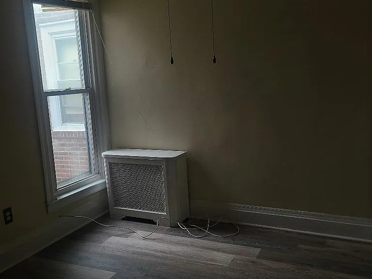 569 Geneva Ave — Photo 7