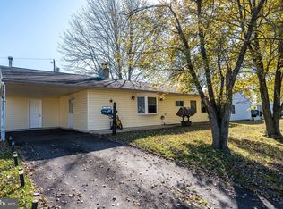 116 Border Rock Rd, Levittown, PA 19057