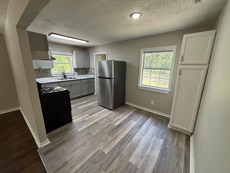 2059 Hillsborough St — Photo 5