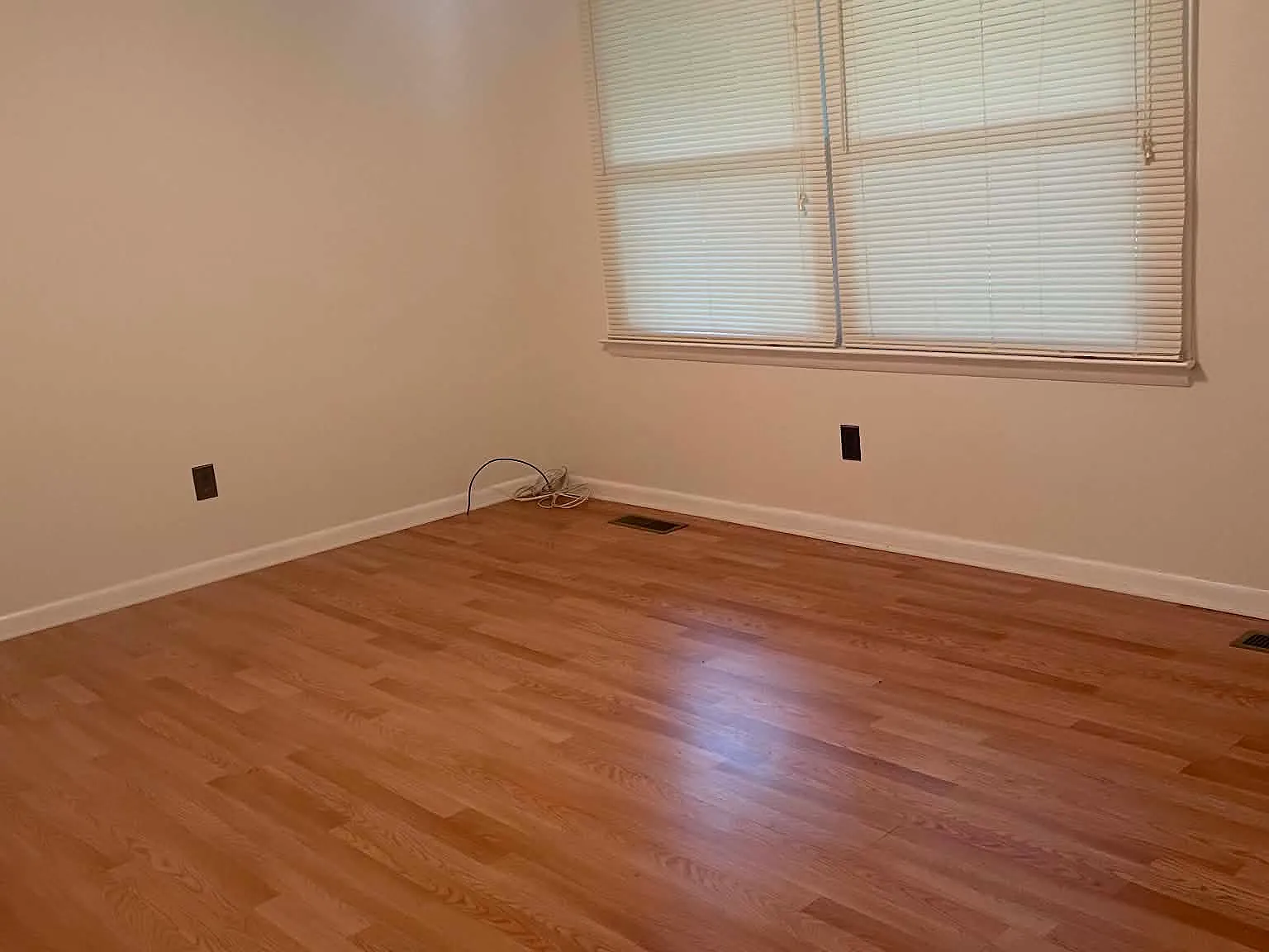 3 bed, 1.5 bath, 1100 sqft, $1,500 — Photo 2