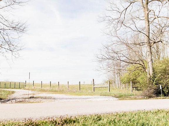 2nd image of 2978 Peacock Rd