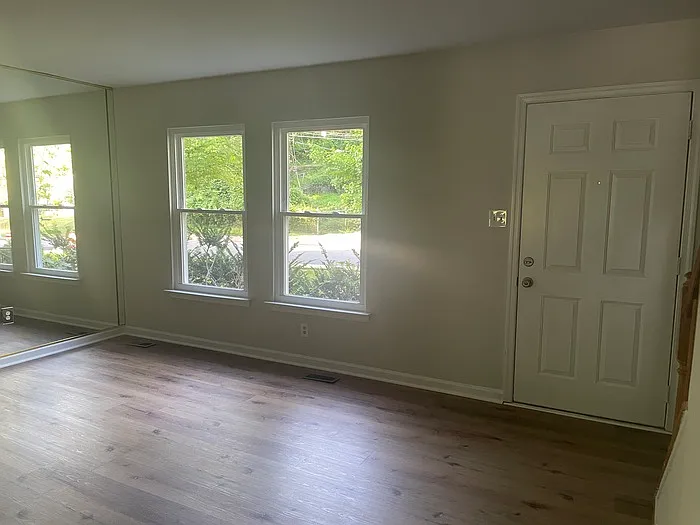 116 S Rock Glen Rd — Photo 3