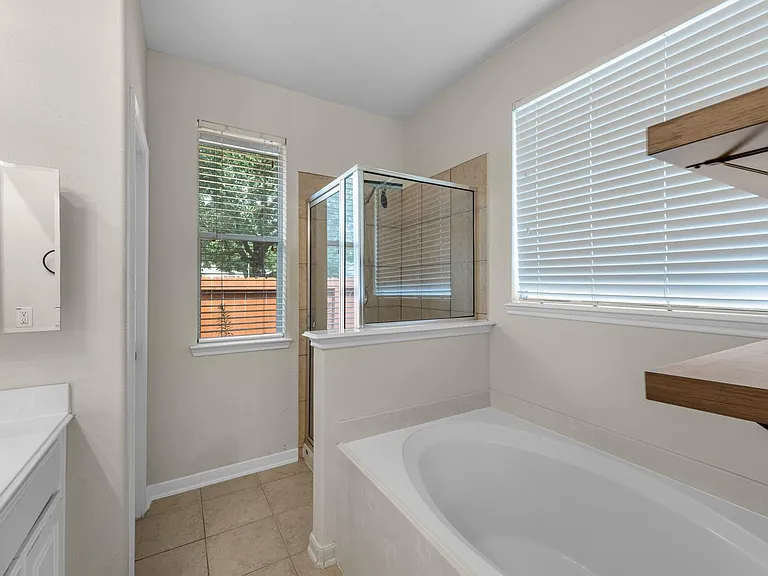 1922 Vale Haven Dr — Photo 9