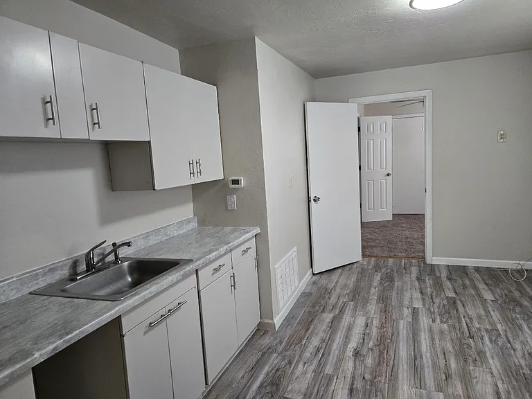 711 N Hobson Ave — Photo 7