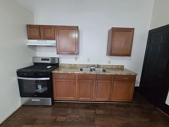 4th image of 617 E Ormsby Ave APT 1