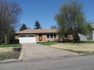 409 E 9th St, Hastings, NE 68901
