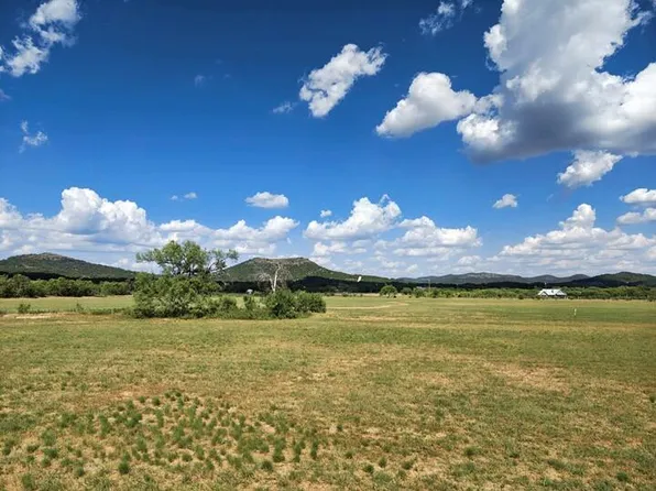 254 Possum Haw Holly Trl, Leakey, TX 78873