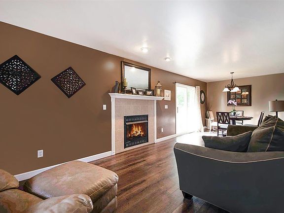 3rd image of 10865 Emerald Dr