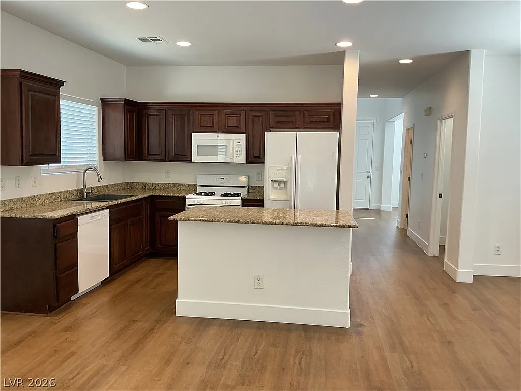 3 bed, 2.5 bath, 1800 sqft, $2,150 — Photo 4