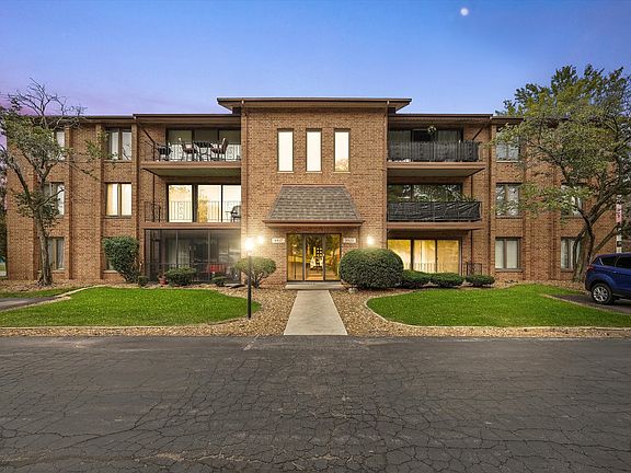 2nd image of 9925 Shady Ln #5001