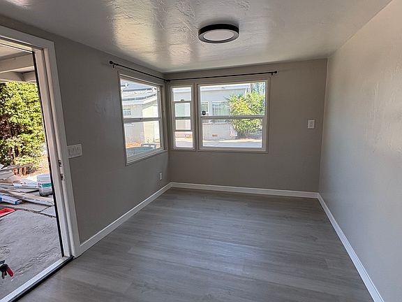 5th image of 2555 Crestline Dr