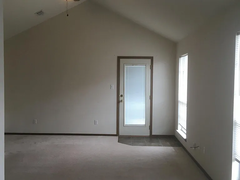 904 Trenton Dr — Photo 5