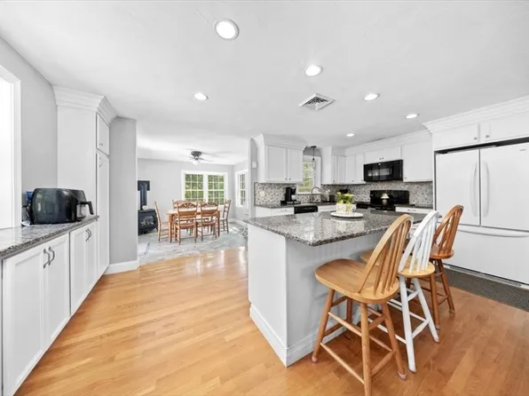 30 College Pond Rd, Plymouth, MA 02360