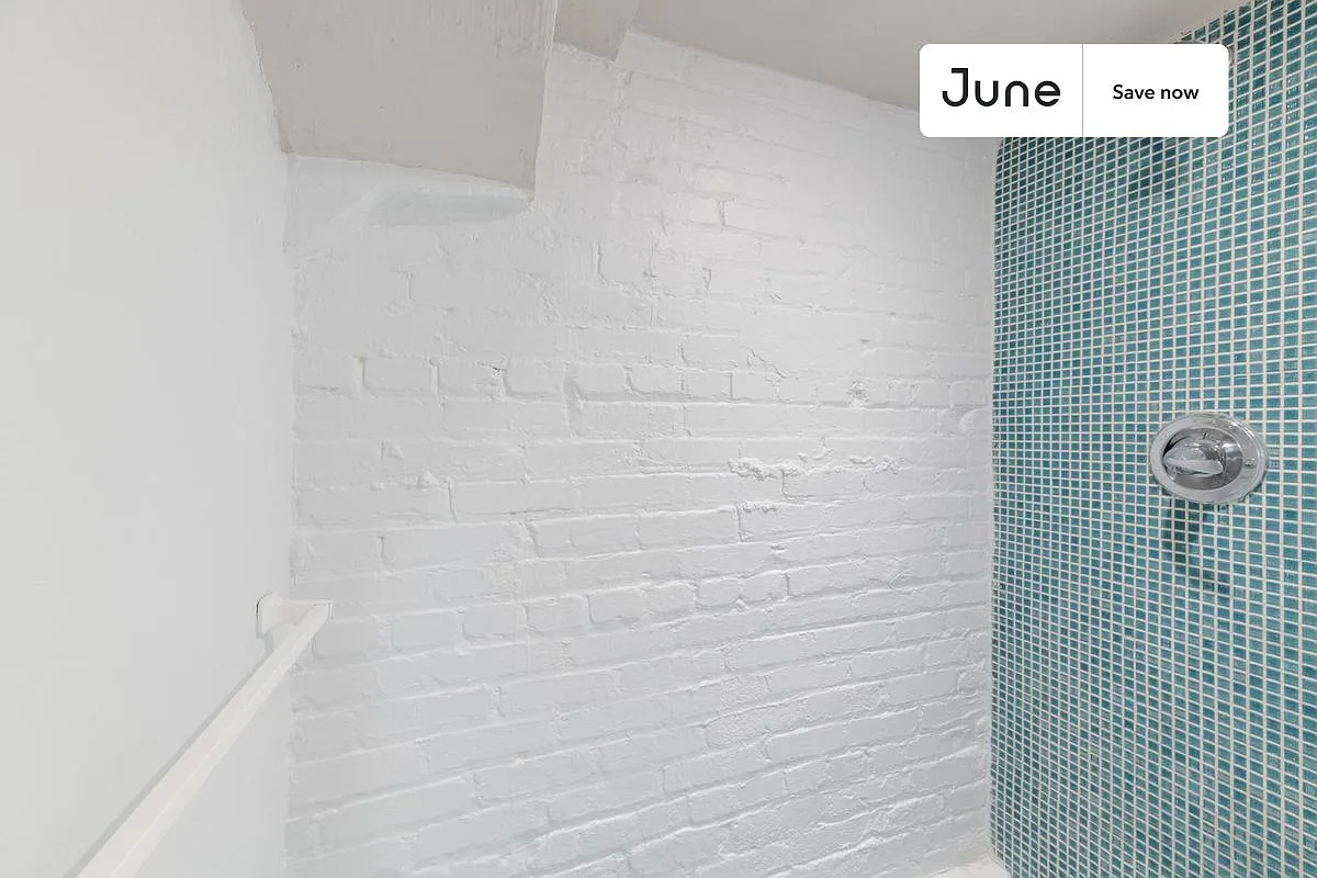 1 bedroom in Columbia Heights on a flexible lease #1589 — Photo 3