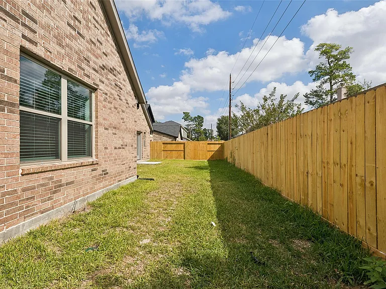 2618 Martinas Ct — Photo 25