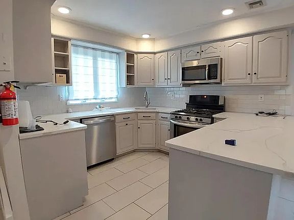 3rd image of 382 Amherst Rd #0
