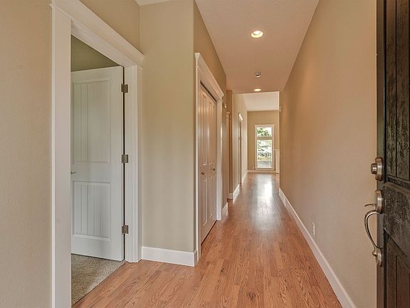 3rd image of 376 Forest Pl