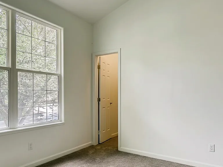 679 Allison St — Photo 8