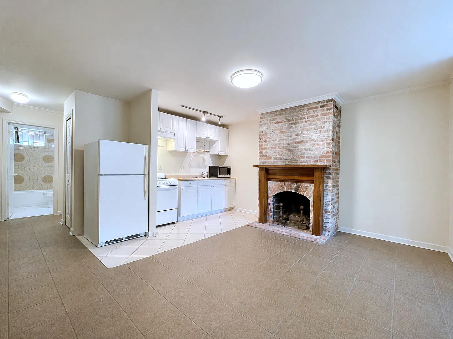 1 bed, 600 sqft, $1,750 — Photo 2