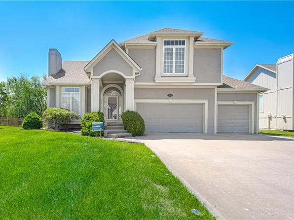 5912 NE Hidden Valley Dr, Lees Summit, MO 64064