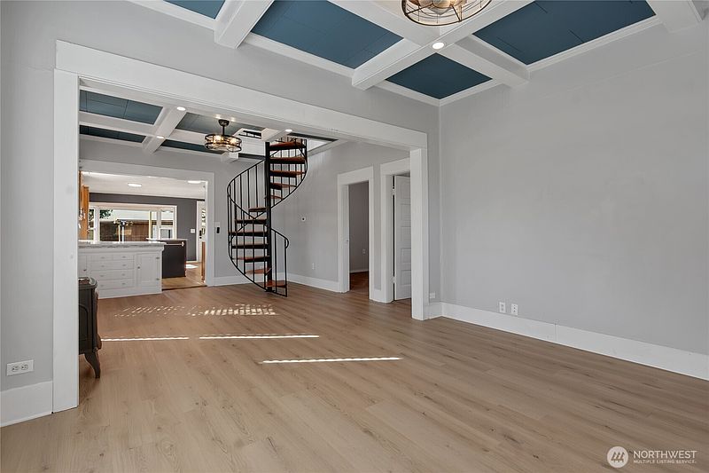 5th image of 922 6th Avenue SW