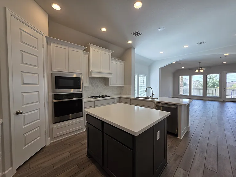 116 Rosemary Ct — Photo 6