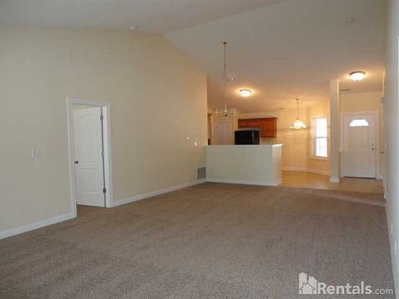 3rd image of 7113 Graymont Dr