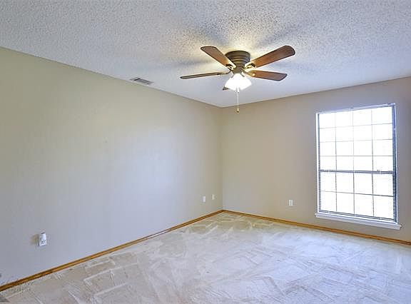 5th image of 23 Shady Brook Cir