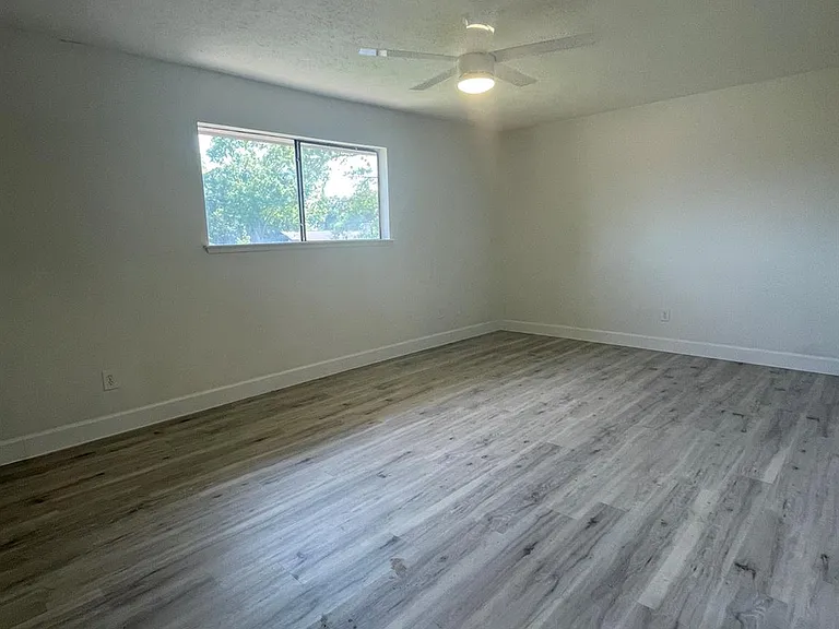 3014 Edgewood Dr — Photo 6