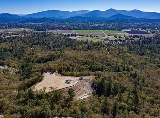 1202 Pinecrest Dr, Grants Pass, OR 97526