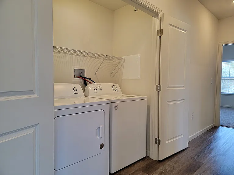 4611 Commerce St #104 — Photo 12