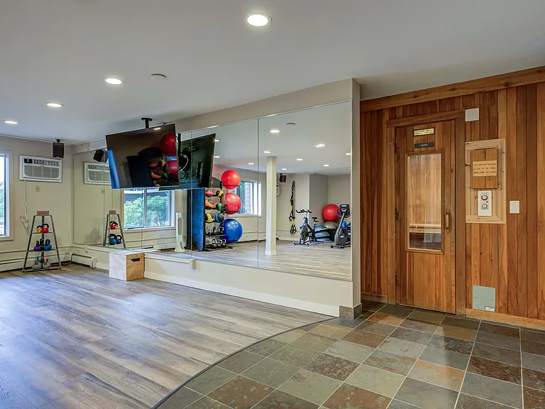 Park Glen Apartments — Photo 11