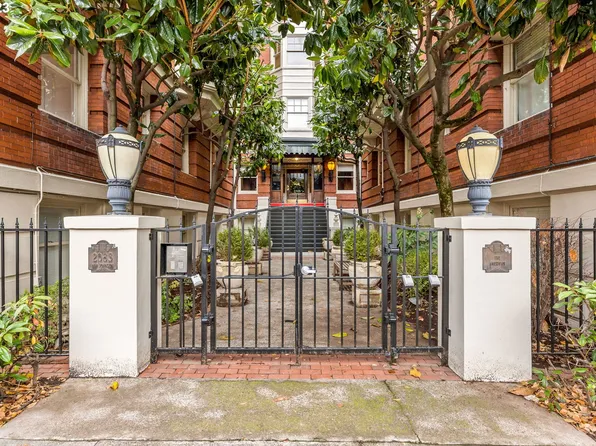 2083 NW Johnson St APT 26, Portland, OR 97209