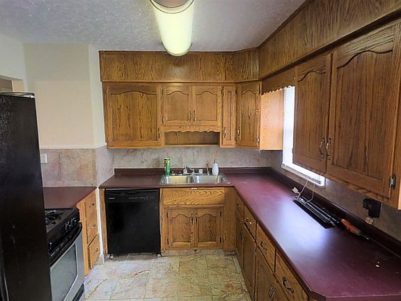 5th image of 228 Nixon Dr