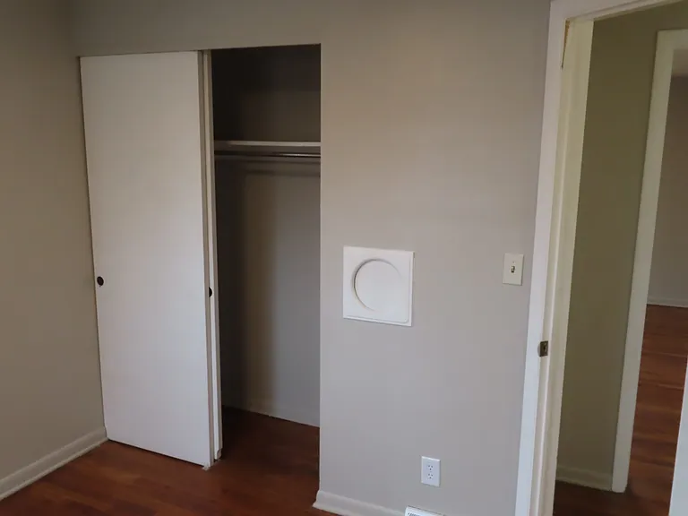 901 N Meadows Ct #D — Photo 4
