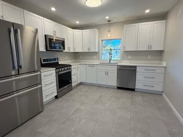 38 West St #A, Easthampton, MA 01027