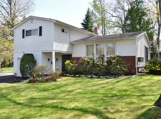 21 Tanglewood Rd, Scarsdale, NY 10583