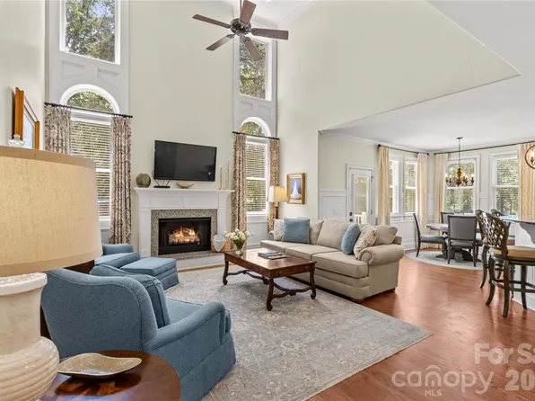 7923 Mountain Shore Dr, Sherrills Ford, NC 28673