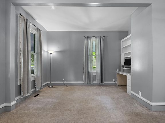 4th image of 202 College Ave