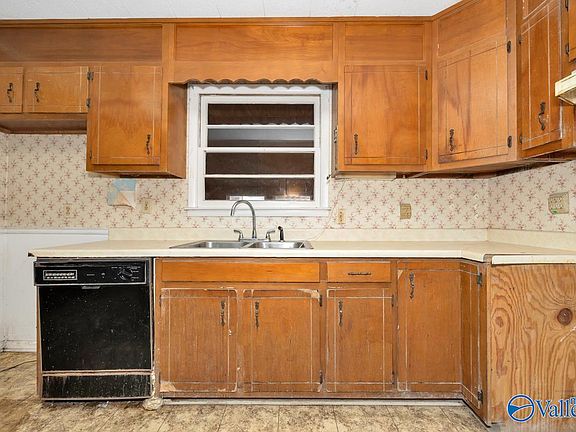 5th image of 2216 Harris Rd NW