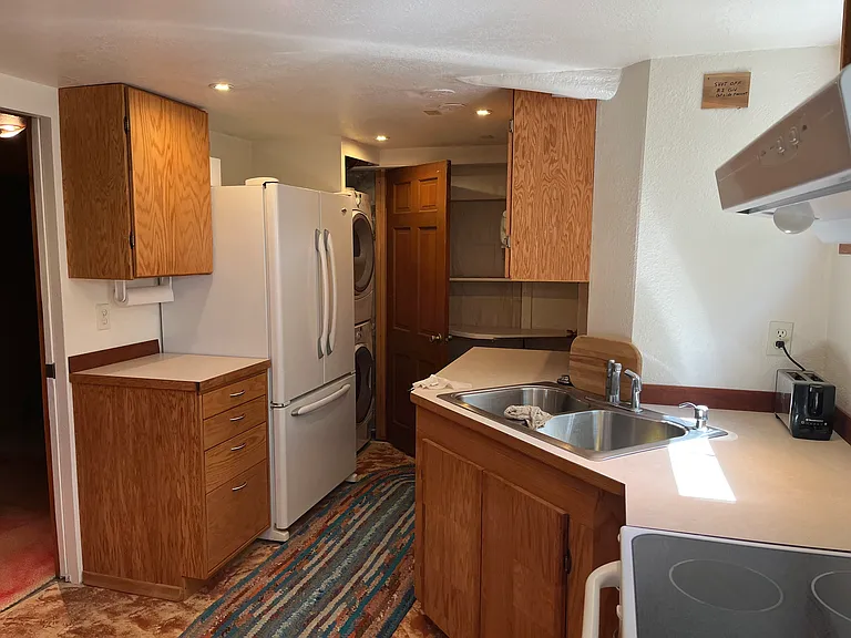 2858 Fairview Ave E — Photo 3
