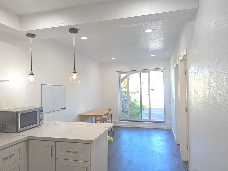 472 16th Ave #B — Photo 1