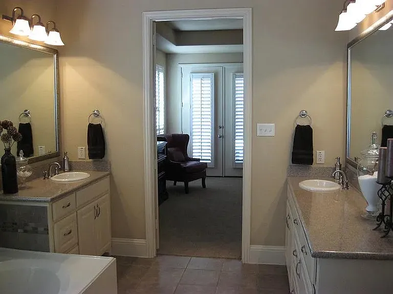 906 Greystone Dr — Photo 16
